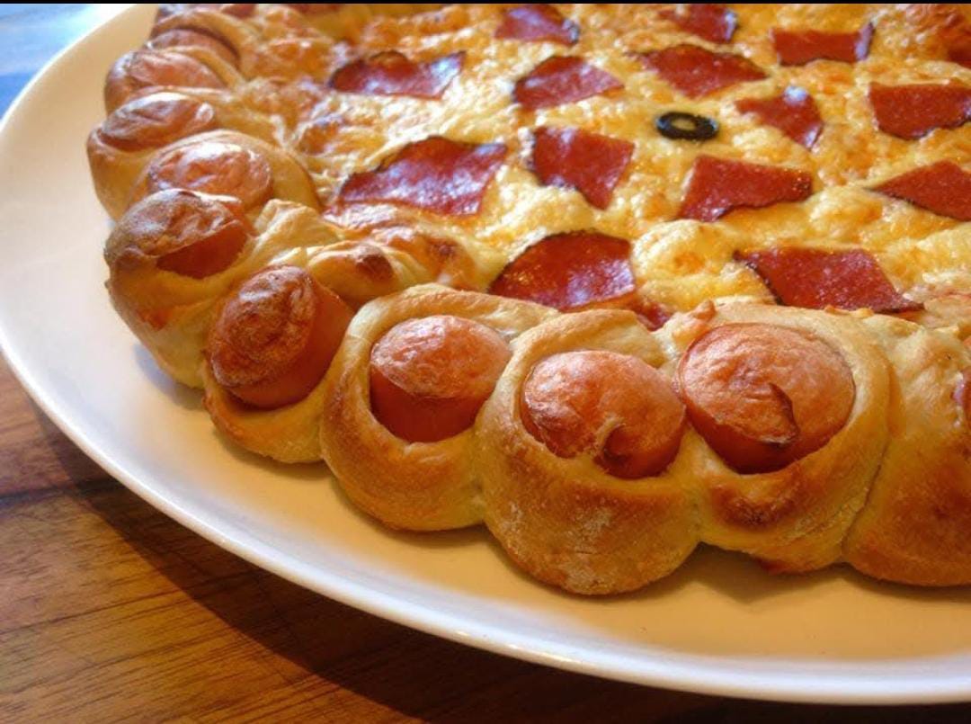 Orilla Rellena de Salchicha