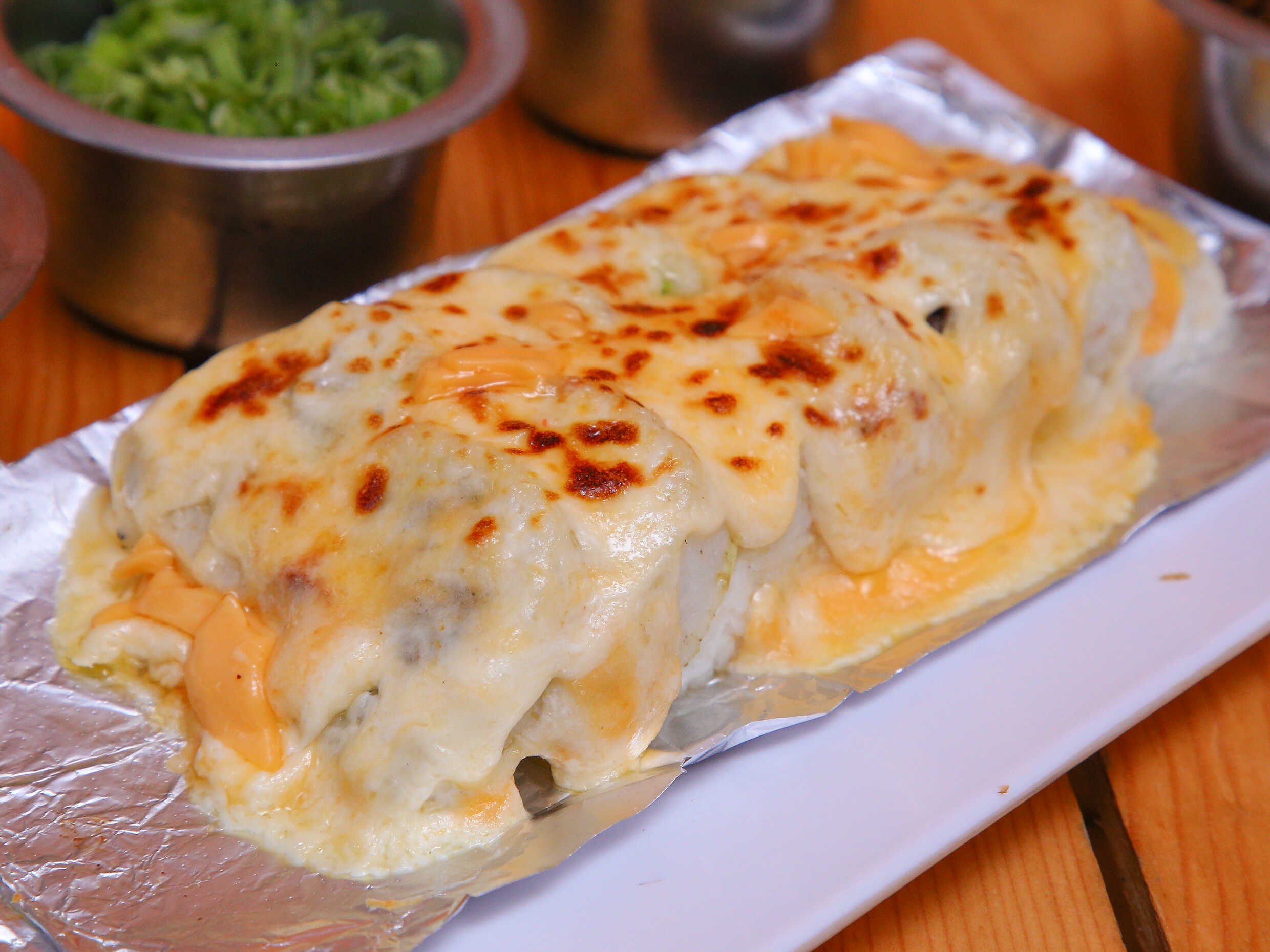 GRILLED ROLL