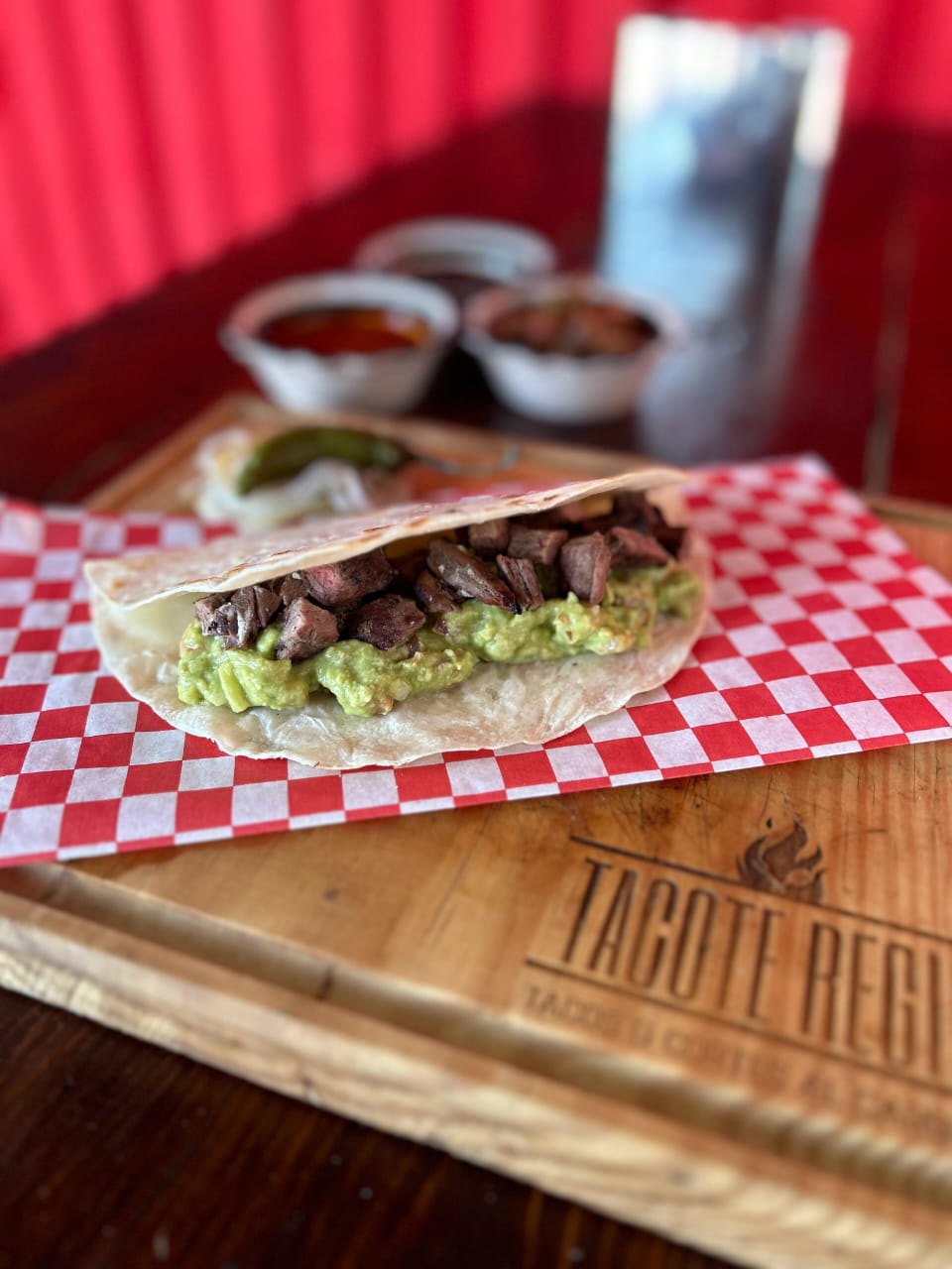 Pirata Sirloin con Porción de Guacamole y 1/2 Agua