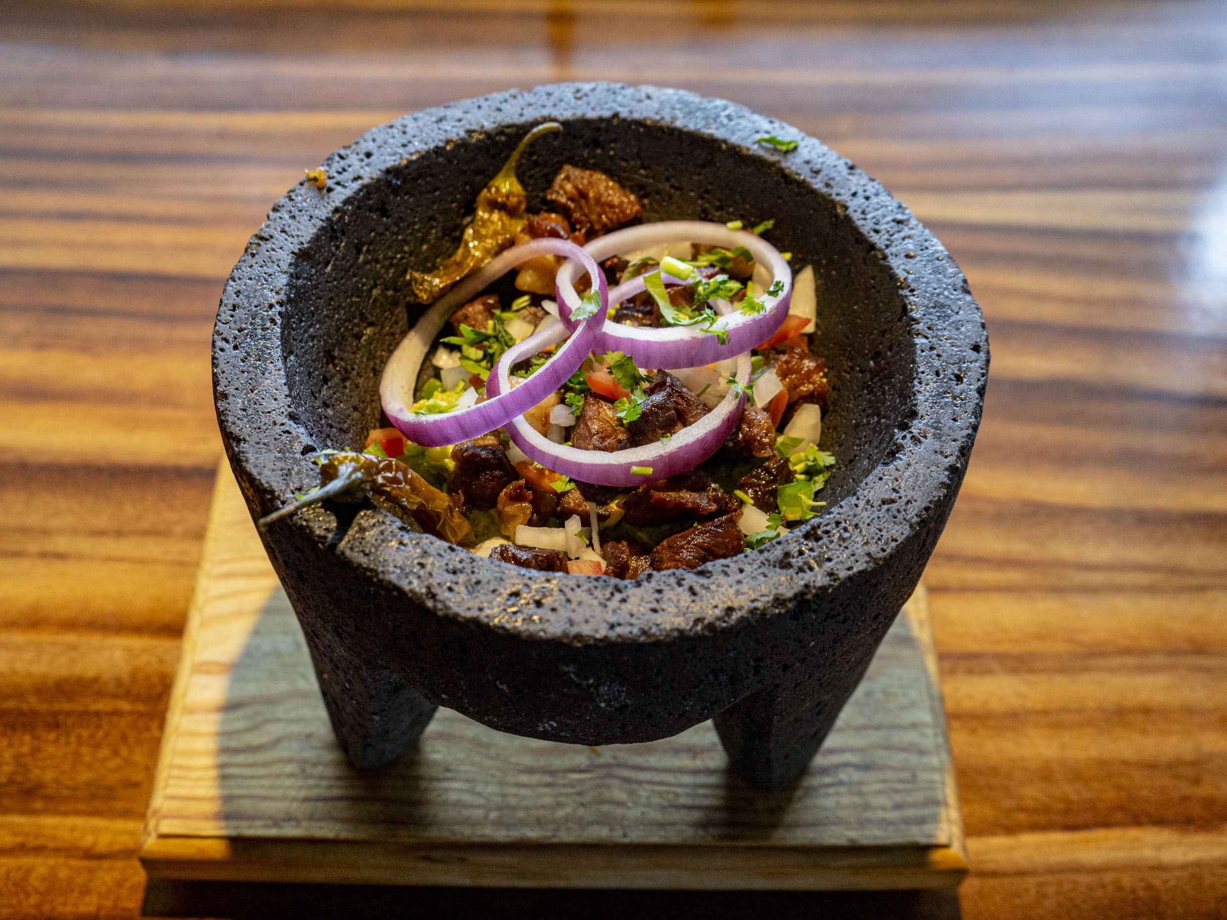 Molcajeta de Chicharron de Rib Eye