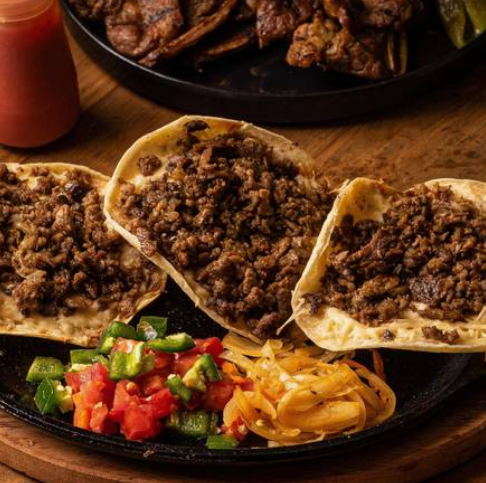 Bomba con Carne