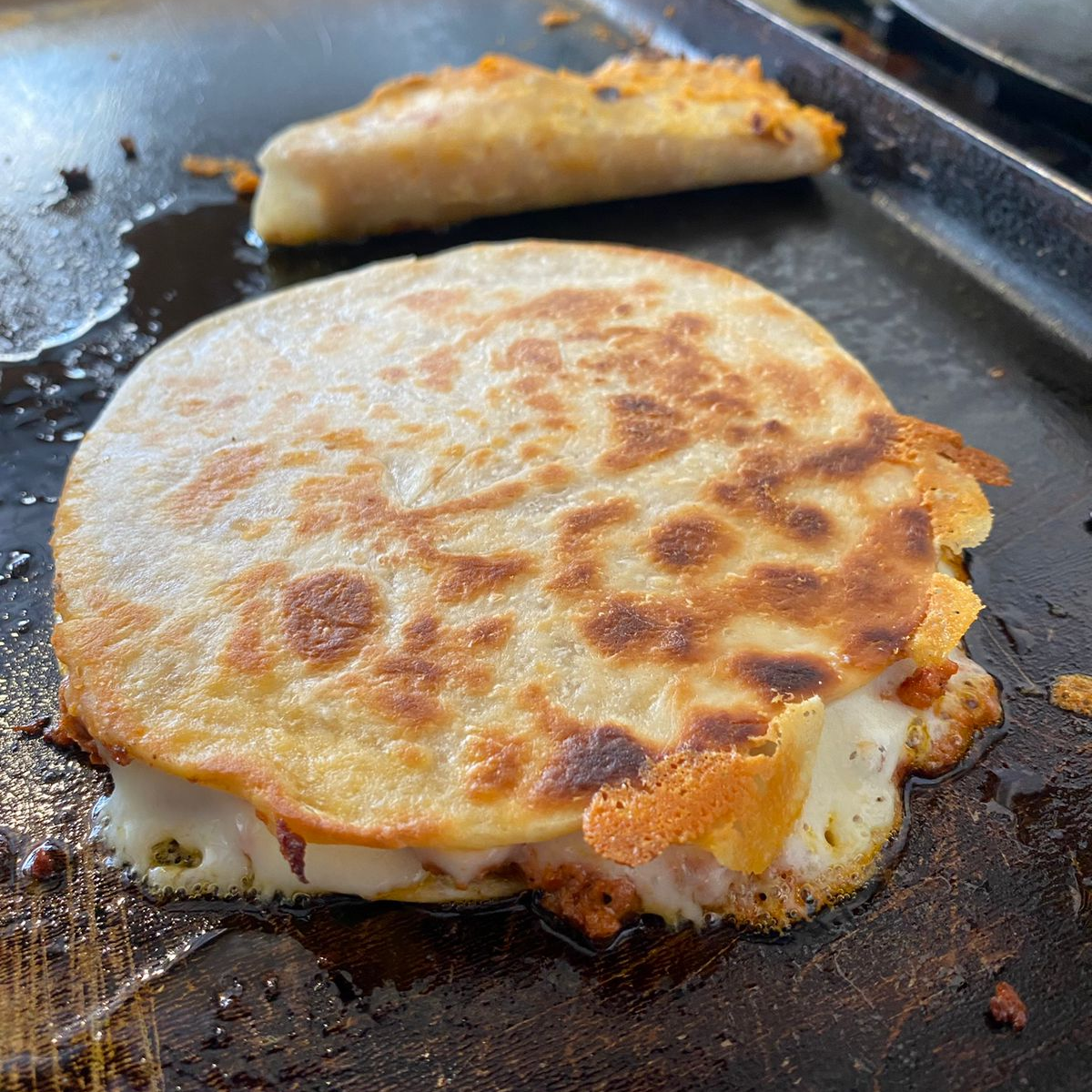 Quesadilla Doble + 1 Porción de Frijoles