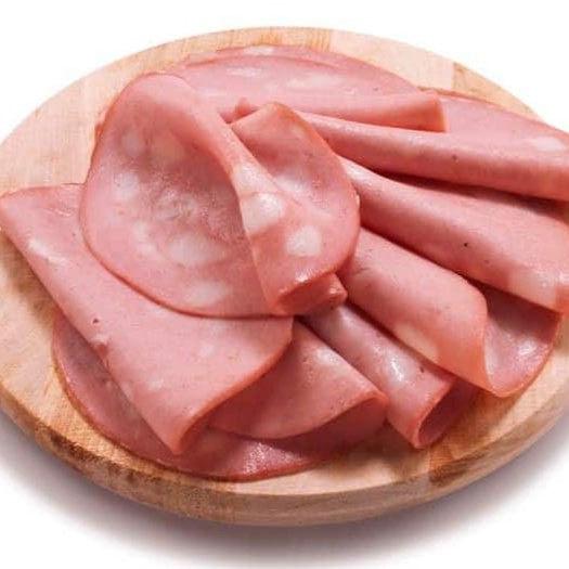 Embalagem com 100 g de Mortadela fatiada.