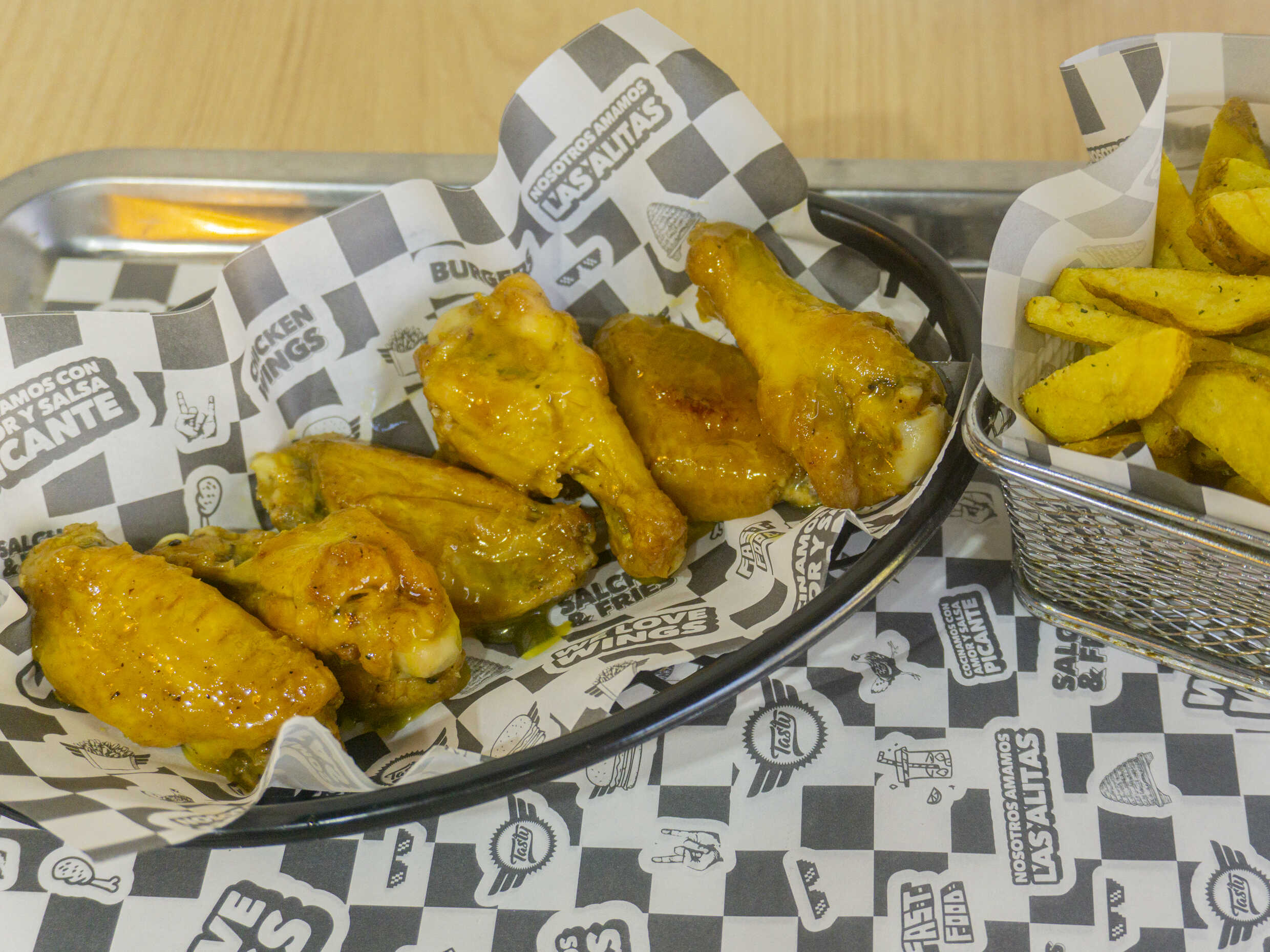 Combo Hot Wings Honey Mustard