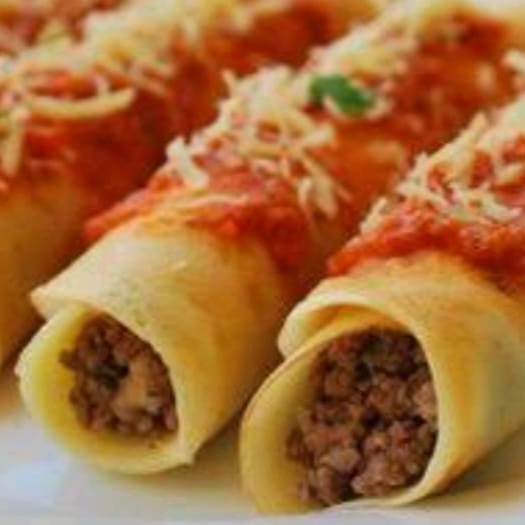 Massa macia e recheio abundante de carne moída suculenta e um delicioso molho caseiro. #Trem Bão Marmitas & Congelados