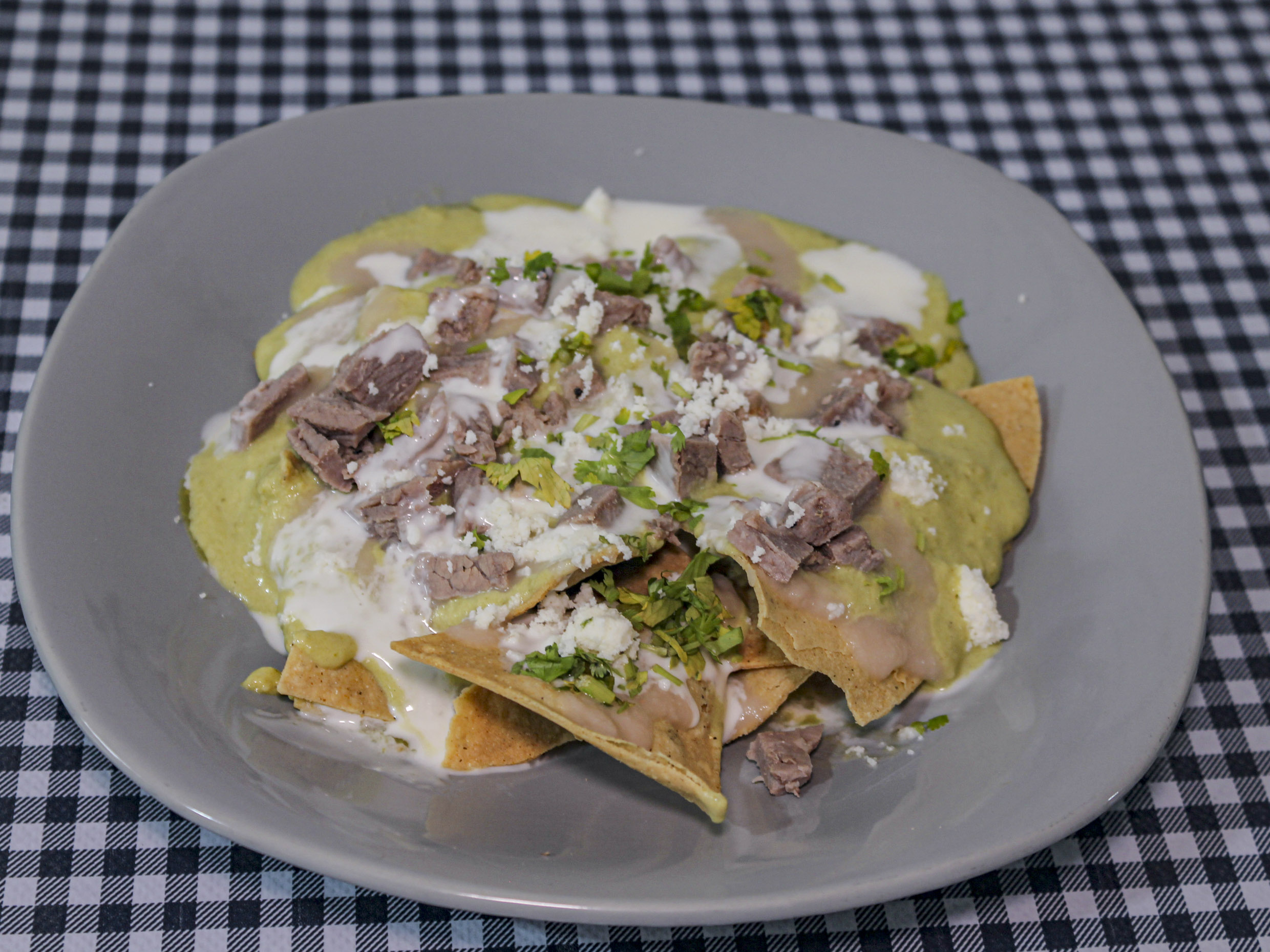 Chilaquiles Suizos con Arrachera