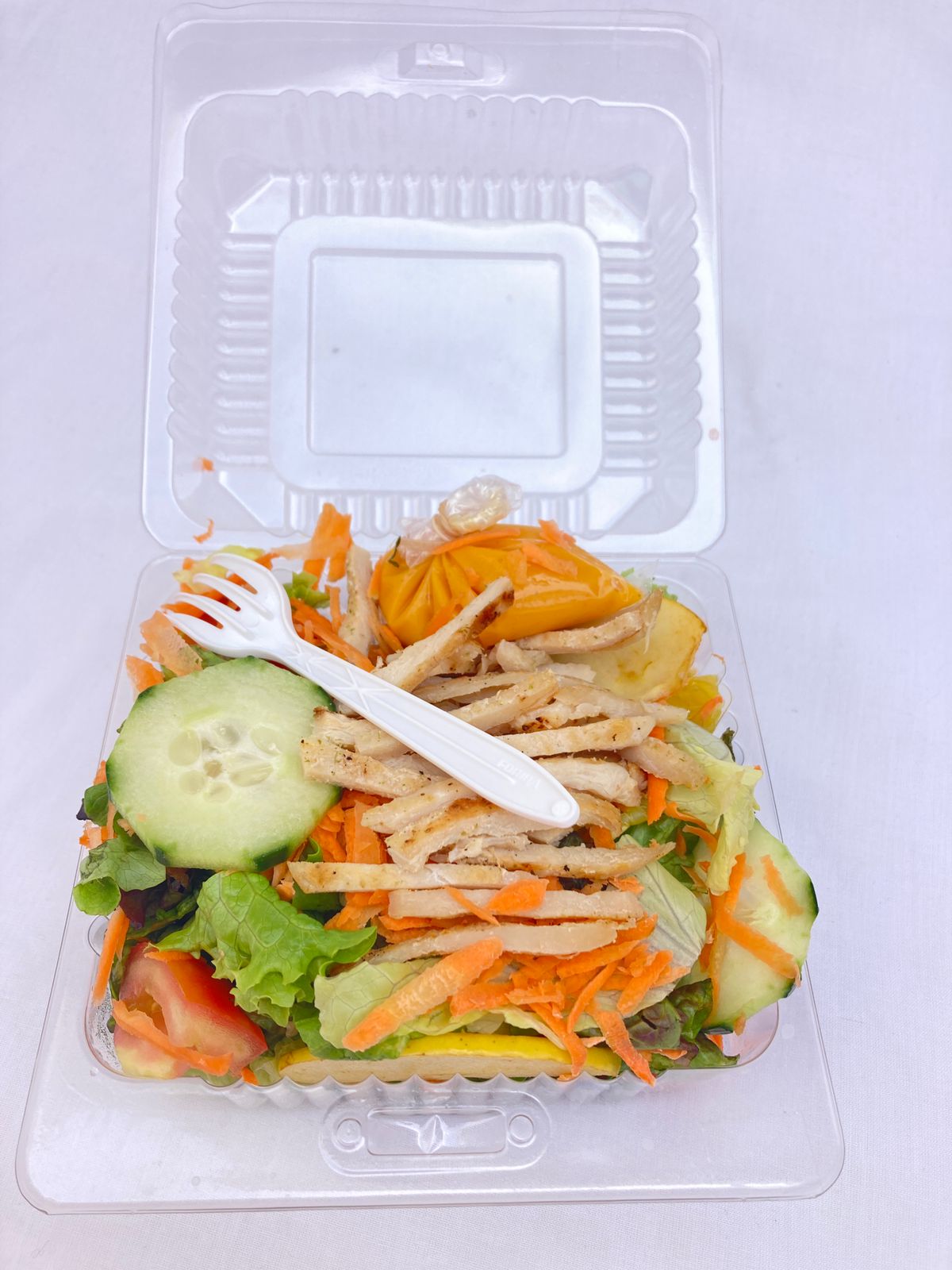 Paquete Ensalada 265 G + Jugo de Naranja