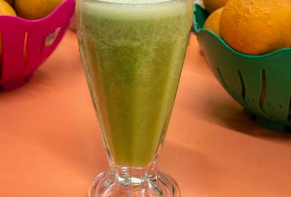 Combo-Jugo Verde+Sandwich Ensalada de Pollo