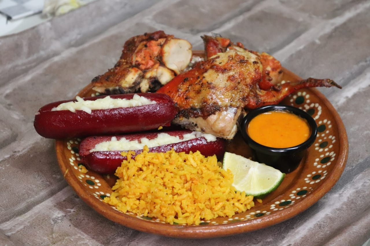 1/2 Pollo + 1/4 de Frijoles+ 1 Salchichón
