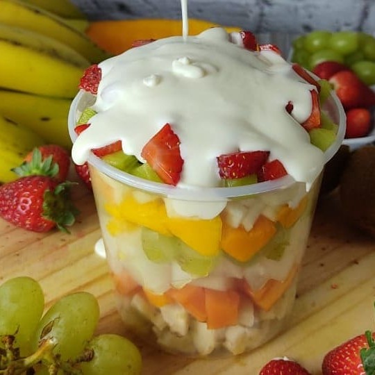 Monte sua salada de frutas frescas com diversos sabores. Não deixe de provar nosso Creme Gourmet!!