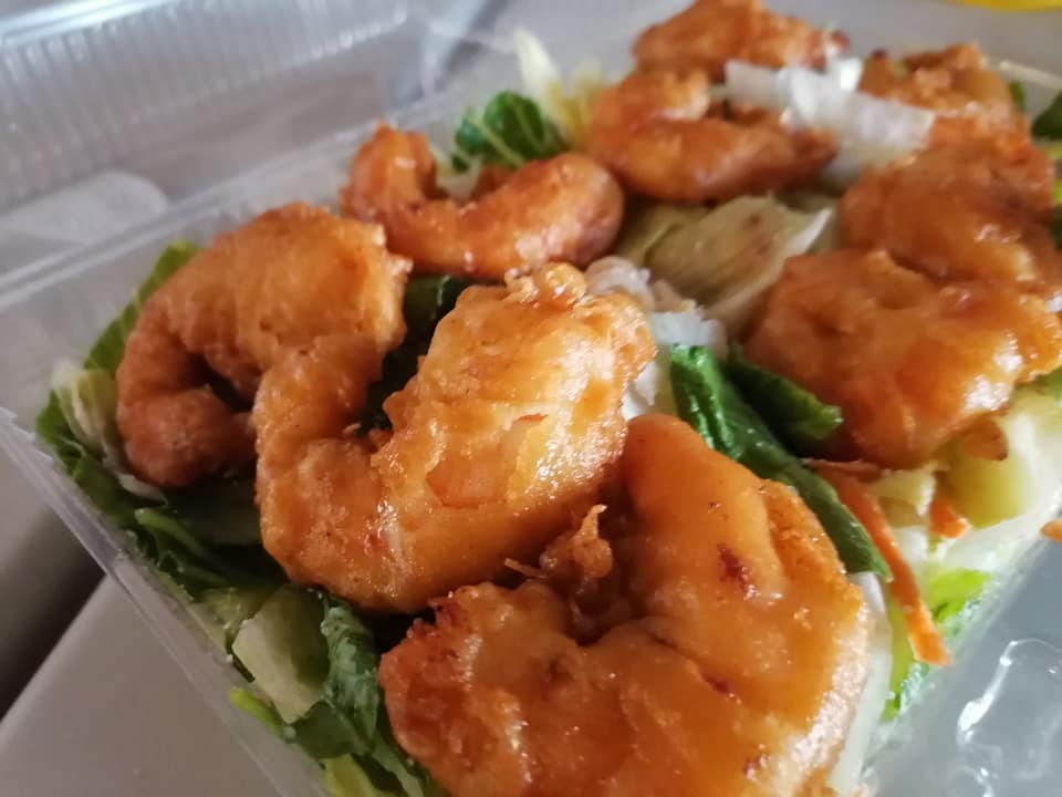 Ensalada de Camarones Capeados