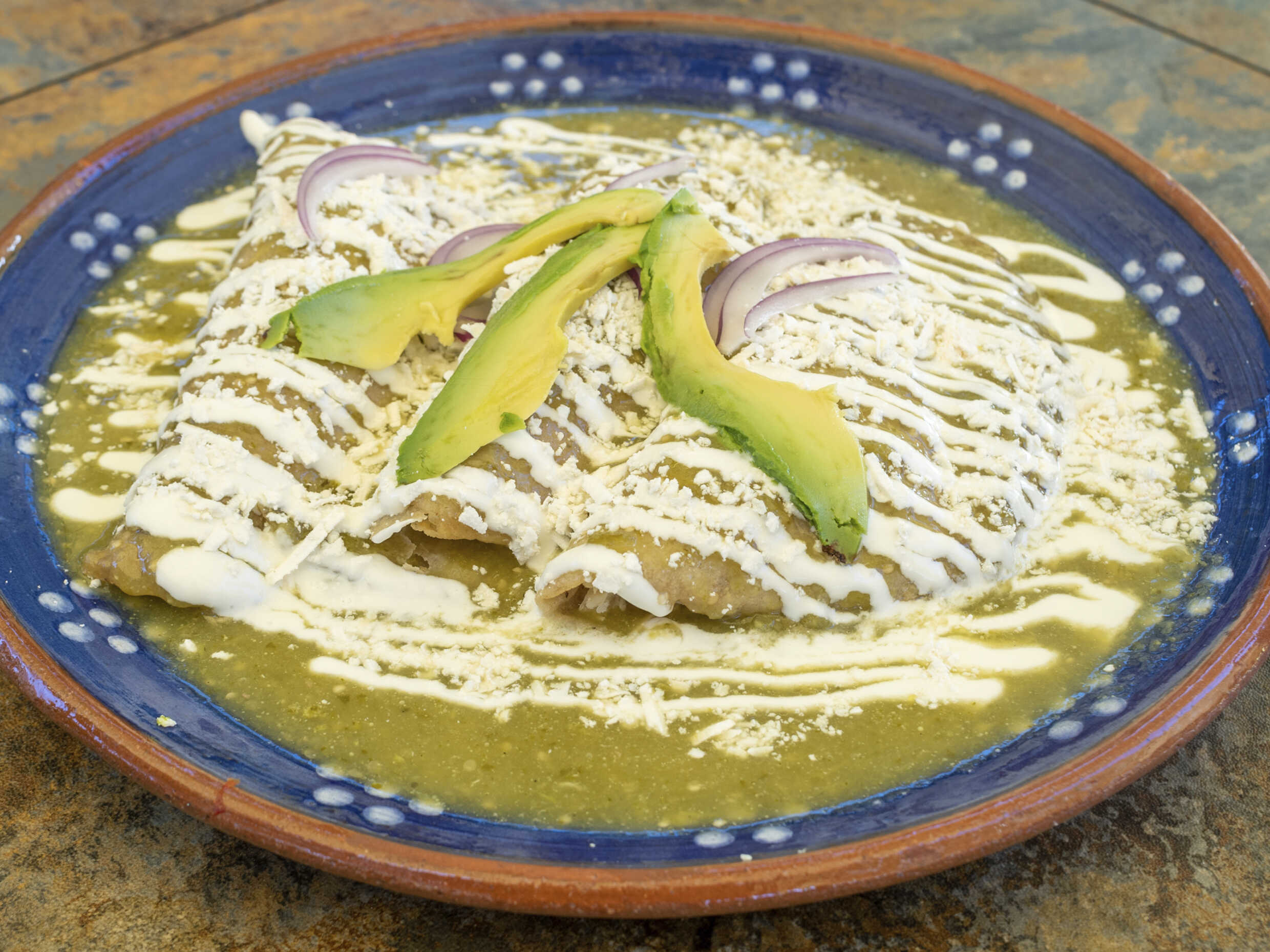 ENCHILADAS SUIZAS + BEBIDA GRATIS