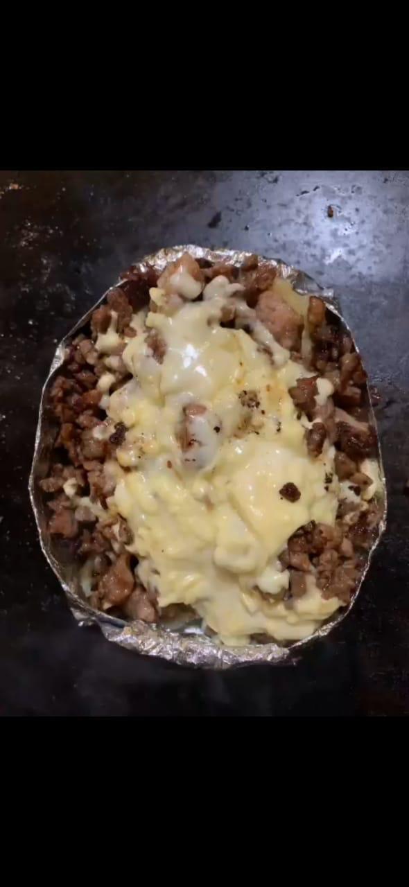 Papa Rellena con Carne Asada