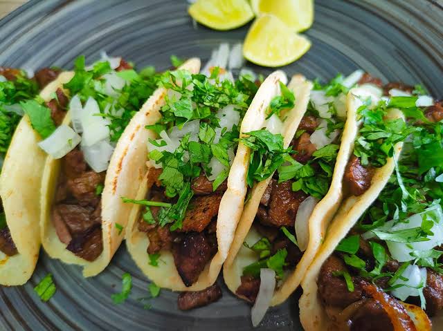 Taco de Bisteck de Res asado al carbón