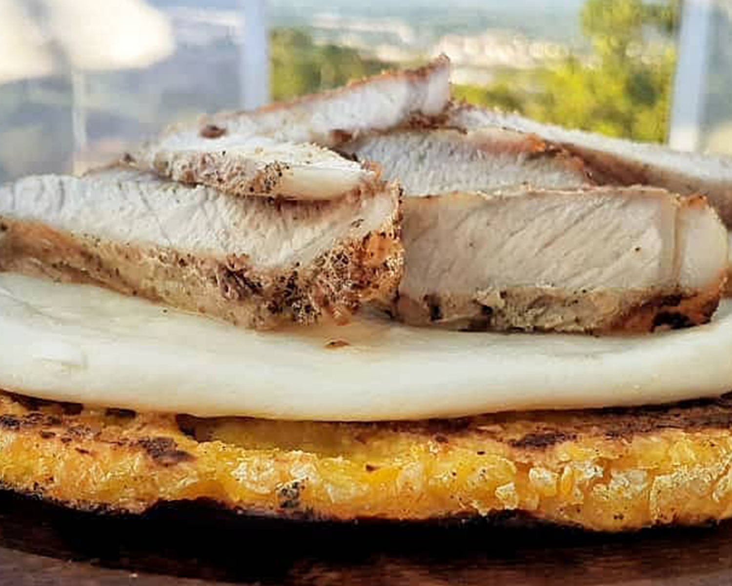 Cachapa rellena de Pernil(pierna de cerdo horneada