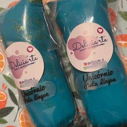 Você vai se apaixonar por esse sacolé gourmet de sabor: Unicórnio. Ele é super fofo e delicioso, fica bem cremoso. Base cremosa com com gostinho de tutti-frutti, glitter comestível e marshmallow.