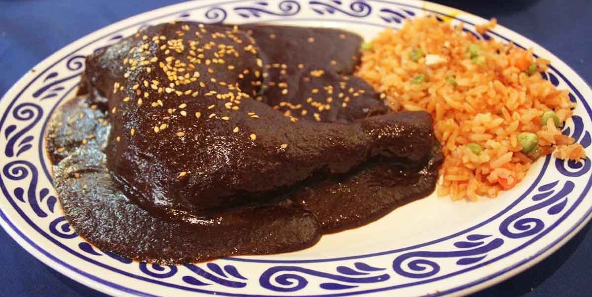 Mole con Pollo