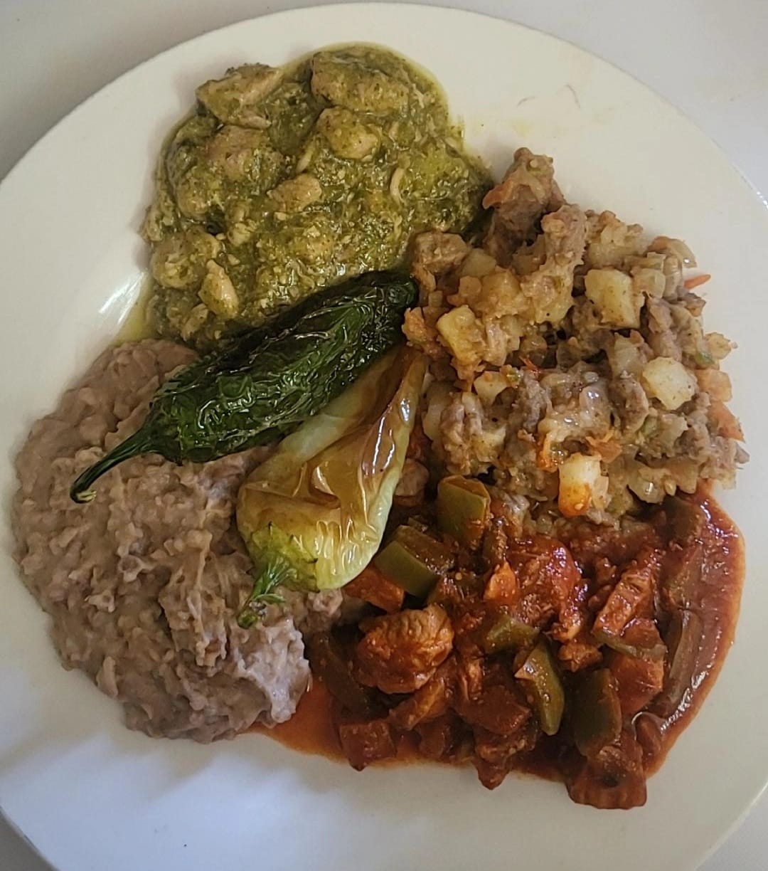 Combo 3 Guisos a Elegir + Frijoles + 3 Tortillas