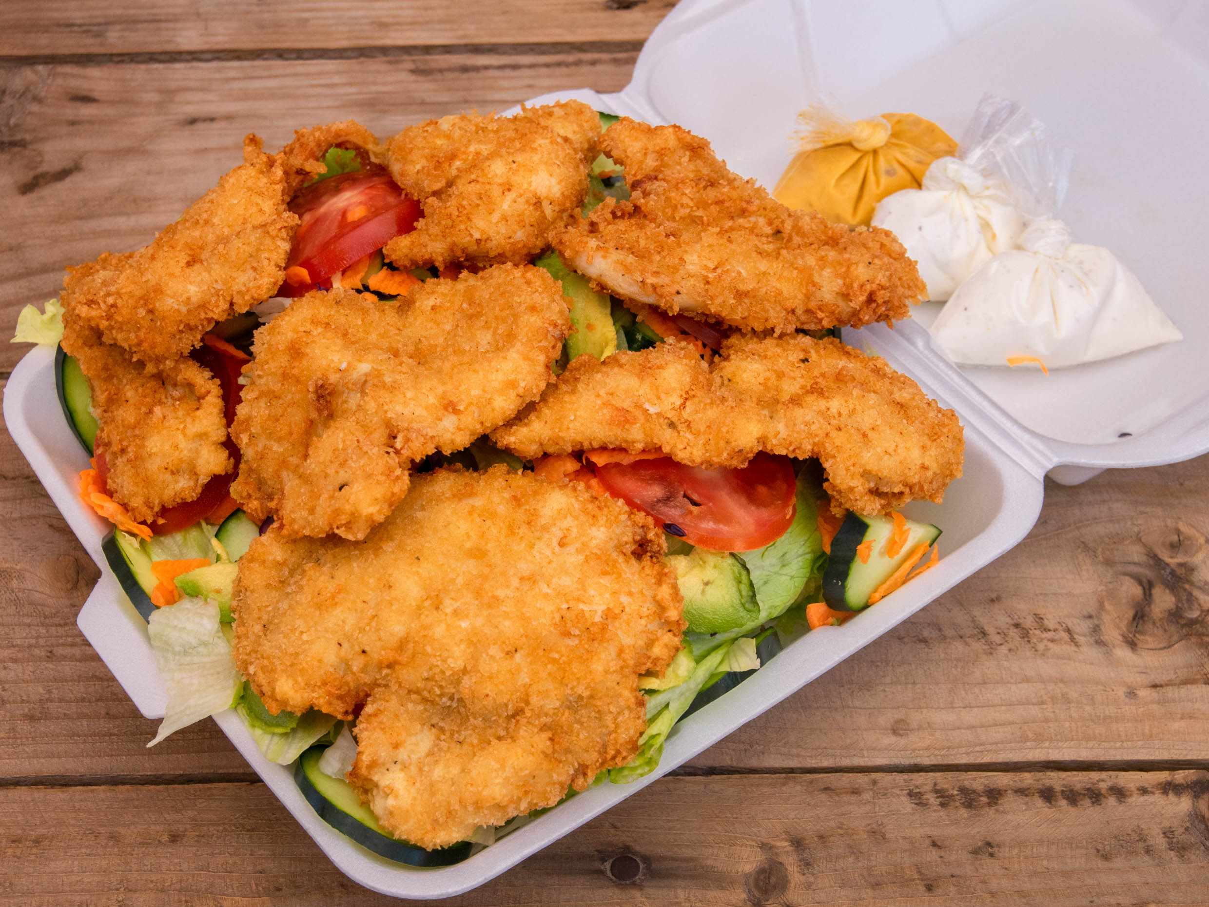 Orden Regular de Pollo con Papas o Ensalada