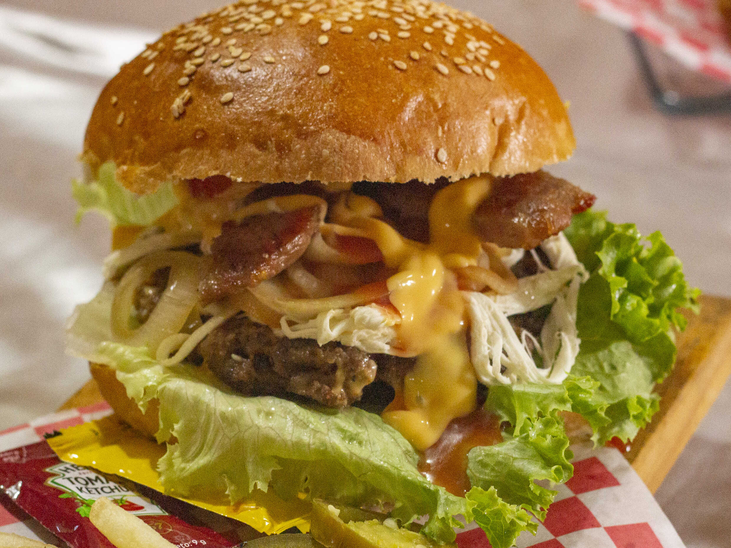 Hamburguesa Chorizo argentino con papas
