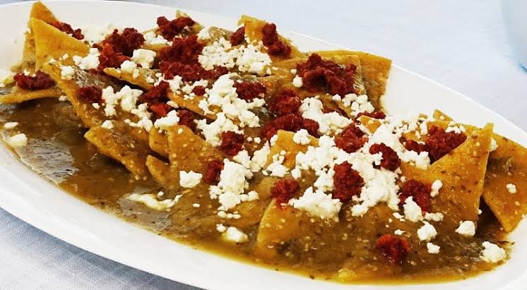 Chilaquiles con Pastor + Café + Galleta