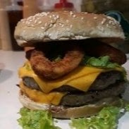 2 hambúrguer de 90g, cheddar, bacon, cebola empanada, salada e molho especial