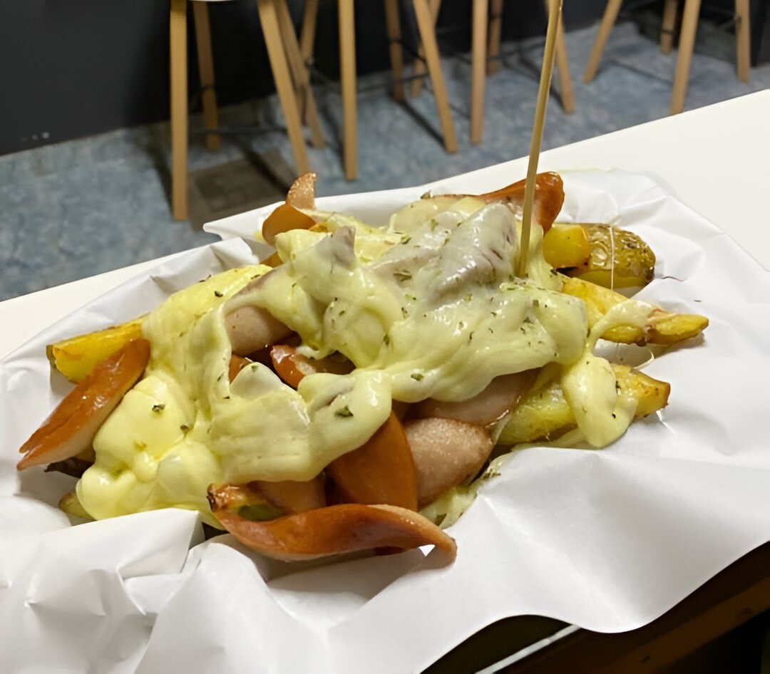 Salchipapa La Sanchicheese