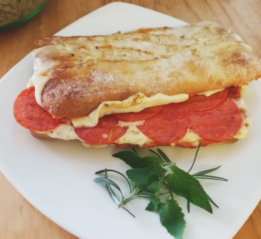 Combo-Chapata de Peperoni y Frappe