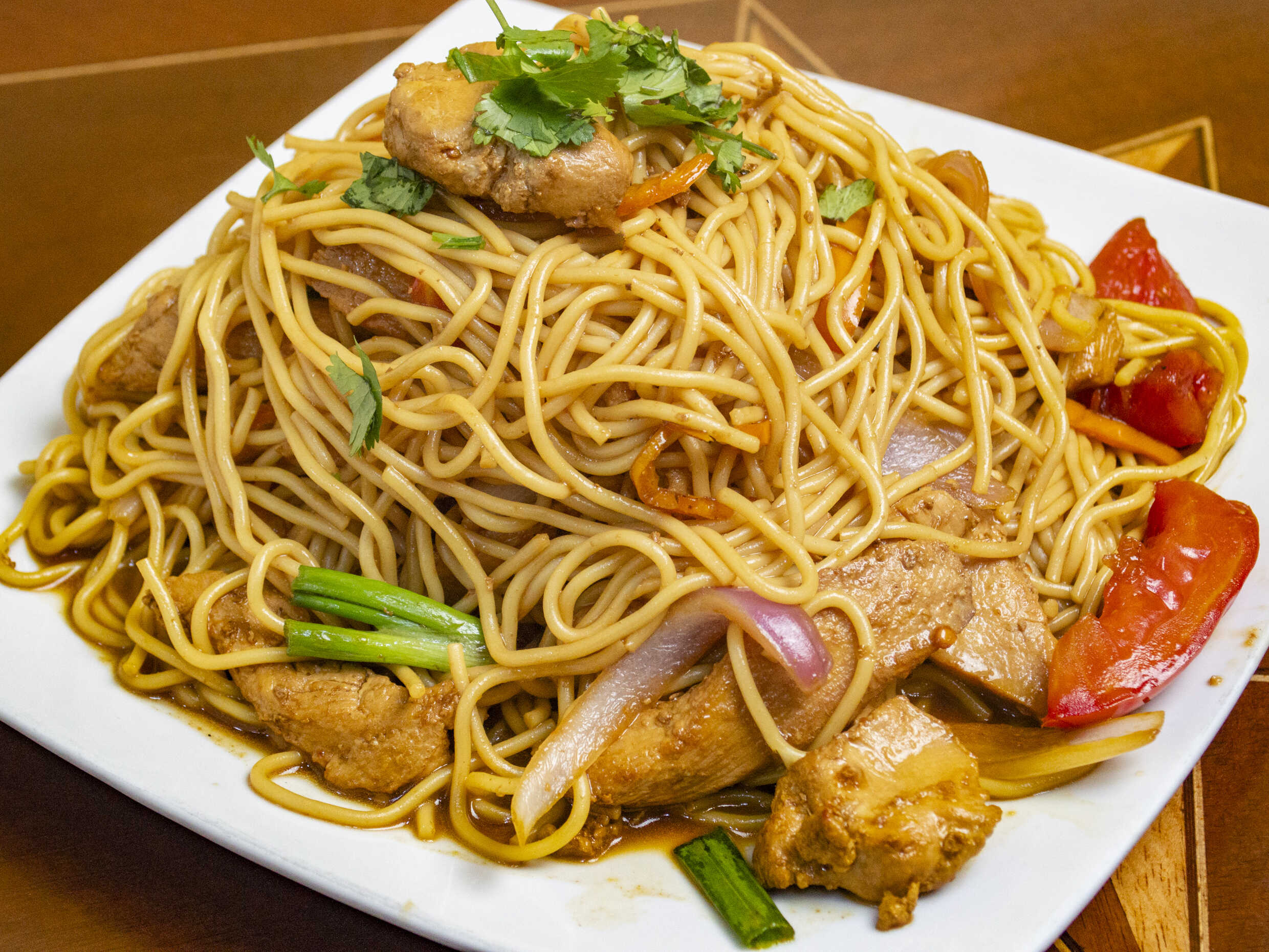 Tallarín Saltado de Pollo