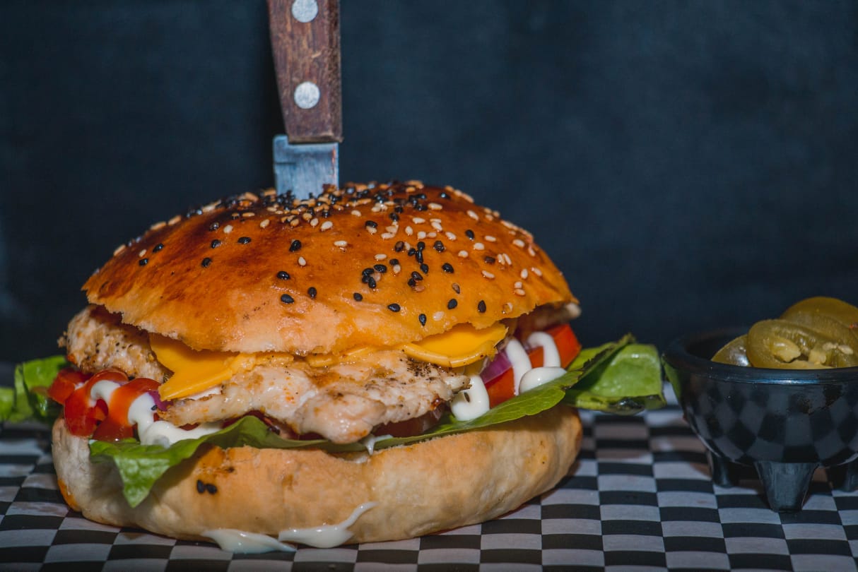 Hamburguesa de pollo a a parrilla