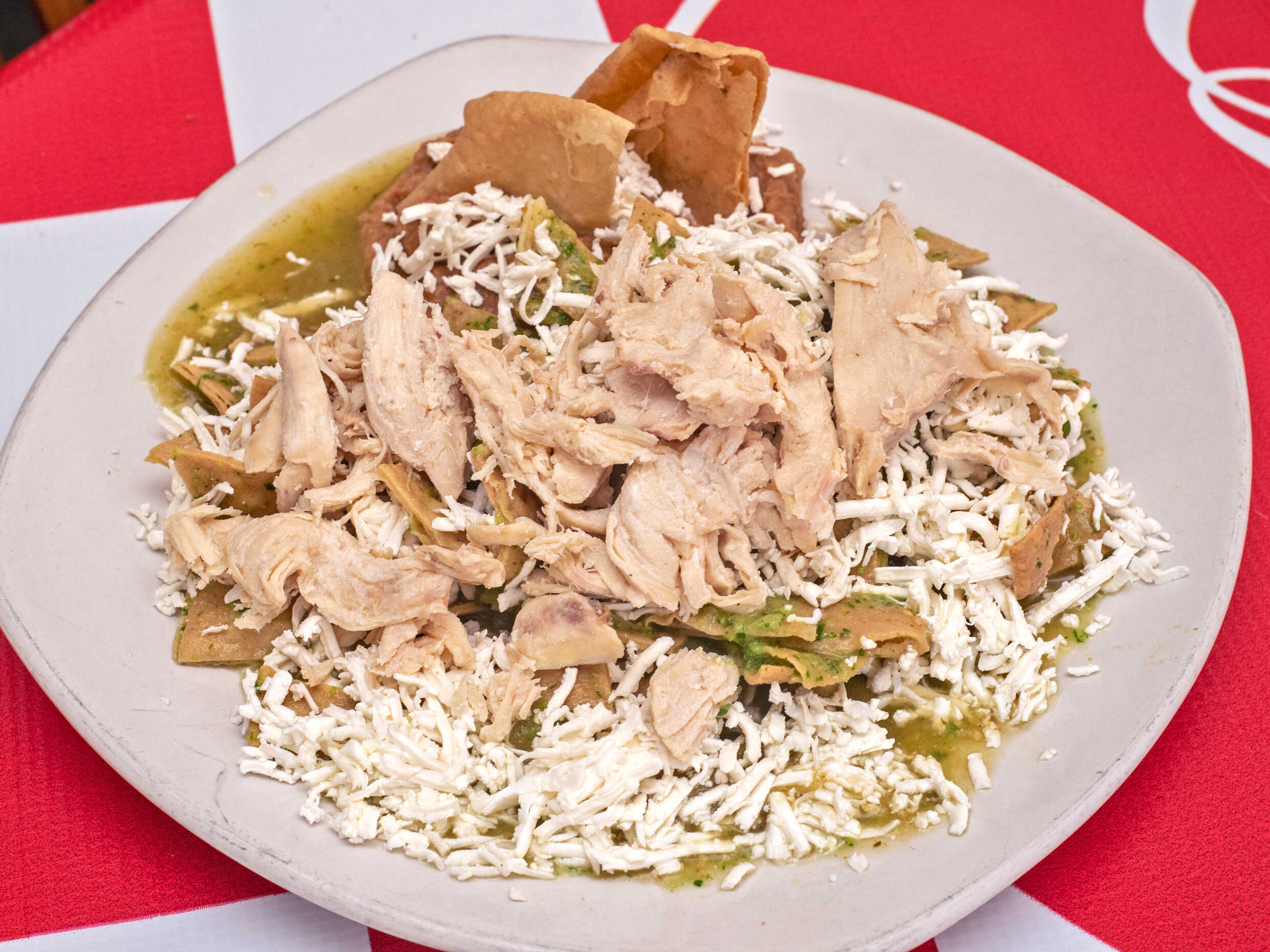 Chilaquiles con Pollo + Refresco