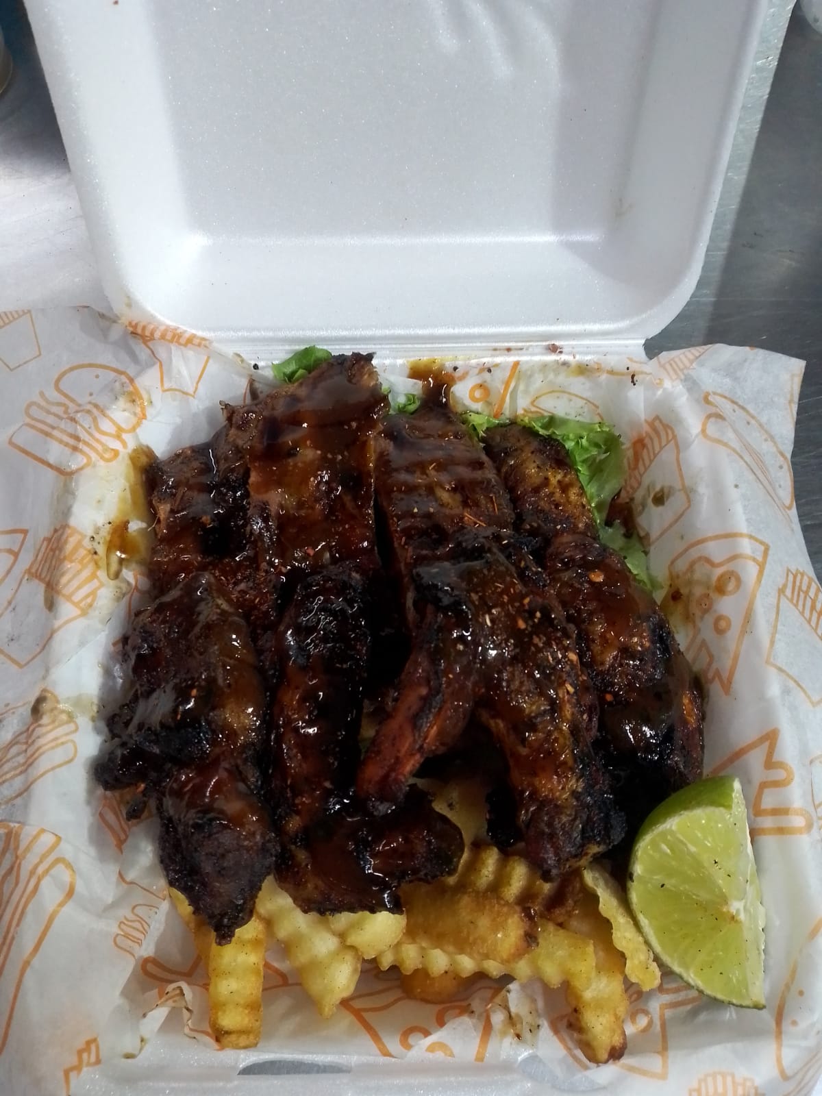 Combinado de Alitas y Costillas
