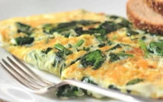 Omelette Relleno de Espinacas y Queso Panela