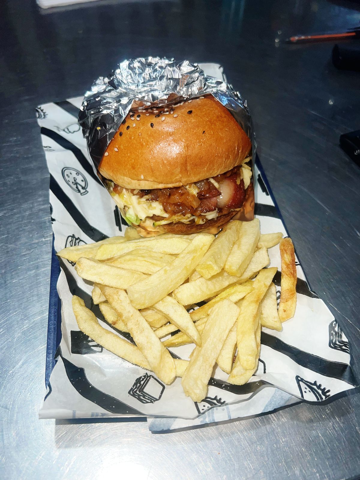 Combo Hamburguesa Sencilla, Papas y Bebida