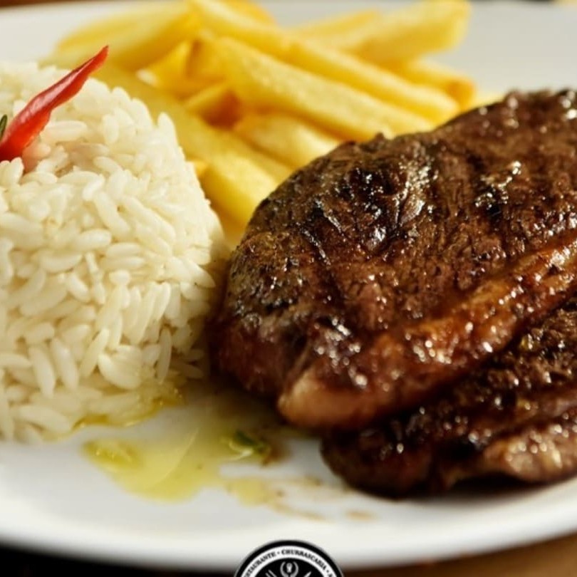 Prato executivo Acompanha arroz branco, feijão, farofa, batata frita,  e molho vinagrete