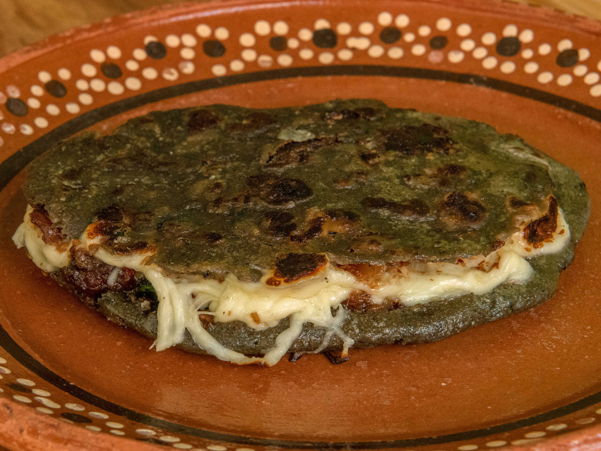 Tlacoyo Con Queso Oaxaca