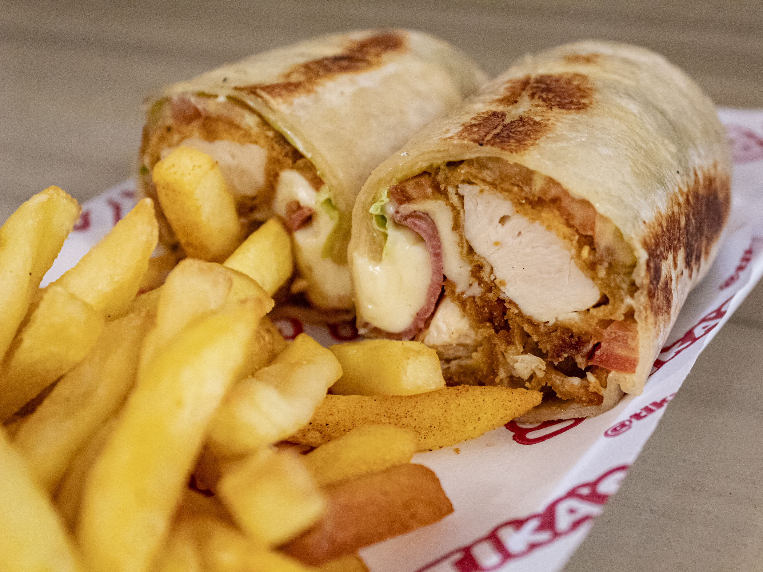 Wrap de Pollo Apanado + Papas