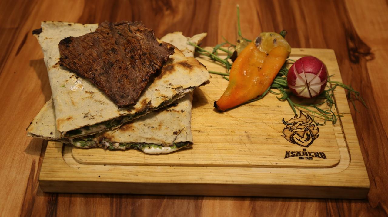 Tlayuda del Toro con Proteína a Escoger