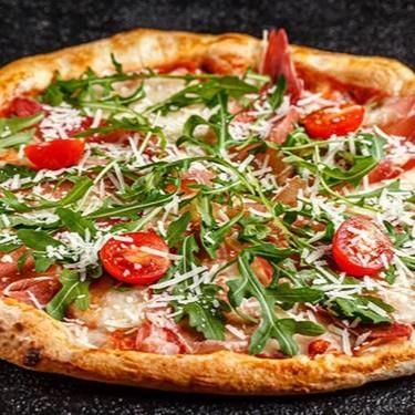 Uma Pizza grande salgada até 2 sabores+doce pequena+refrigerante 1,5 l OBS.: Não será aceito pedido com 2 sabores iguais. Somente 1 combo por cliente. Para recetas das pizzas, visite a aba de Pizzas Salgadas ou Doces!