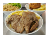 Feijão, arroz, macarrão, farofa, pernil grelhado e fritas