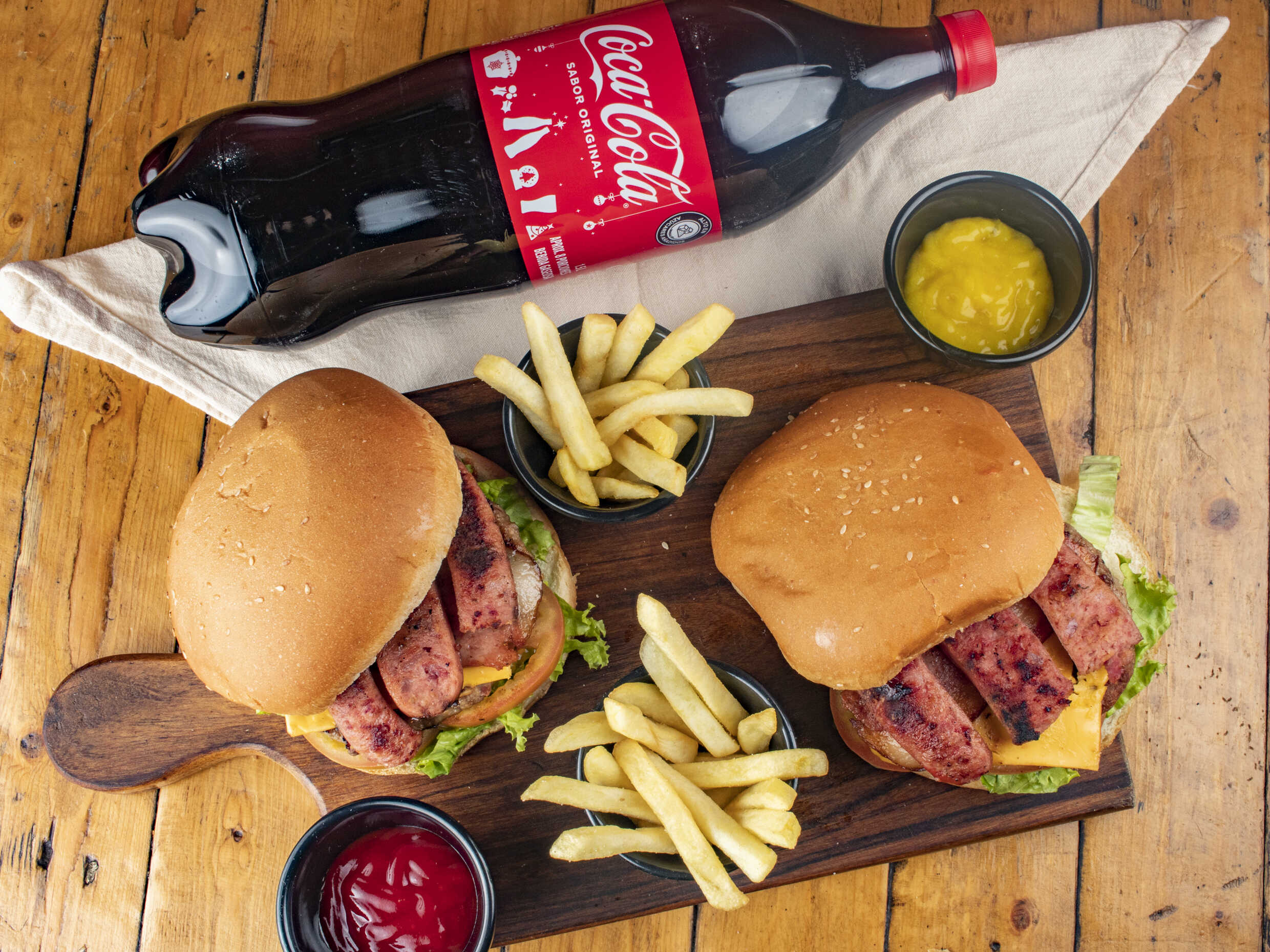 2Hamburguesa Con Chorizo + Papas + 2Bebida 250