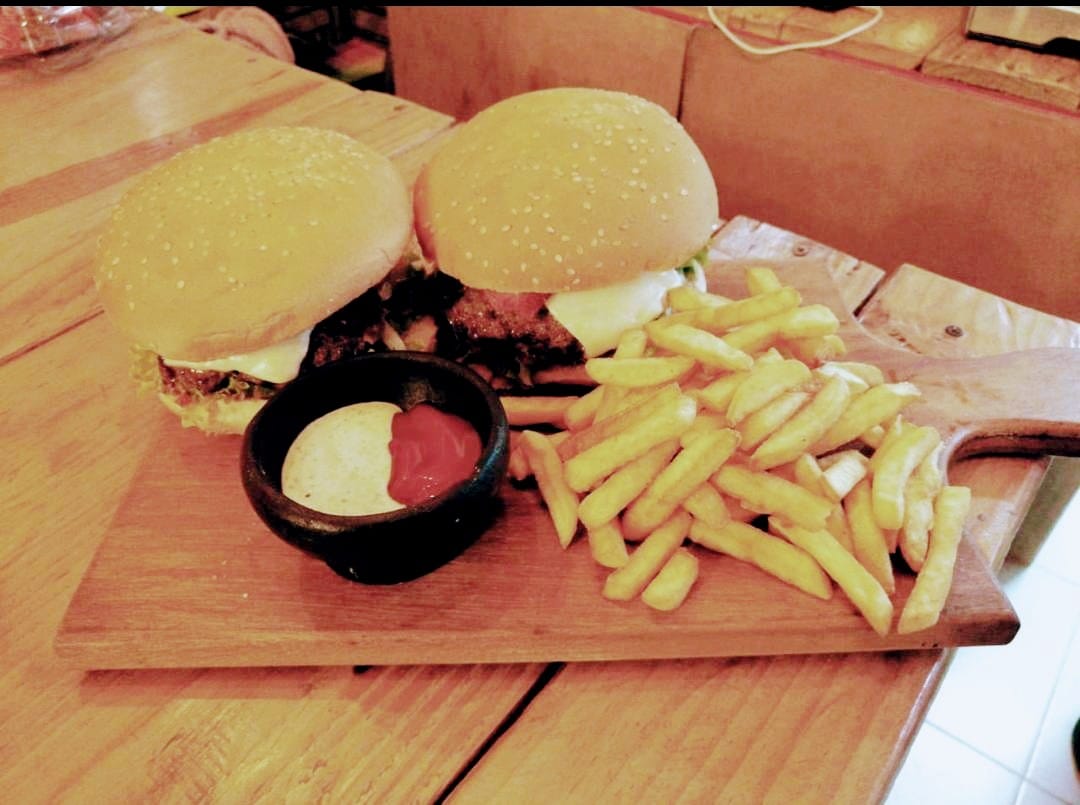 2 Hamburguesas Tradicional + 2Papas + 2 Bebida 250
