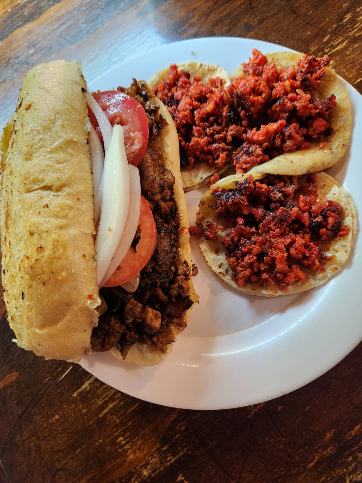 Combo Tragon: 1Lonche de Pastor+3 Tacos de Chorizo