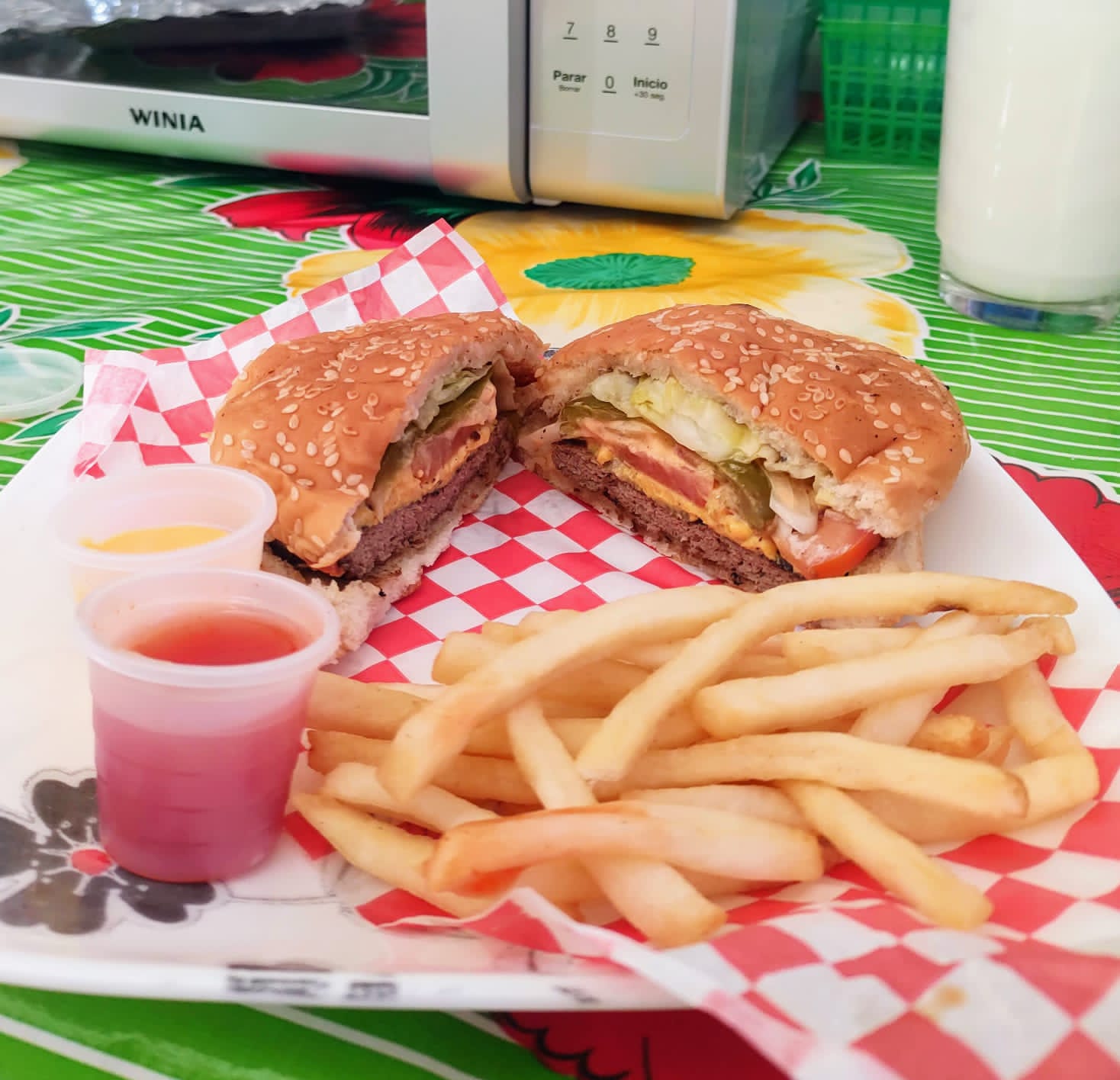 Hamburguesa Clásica con Papas