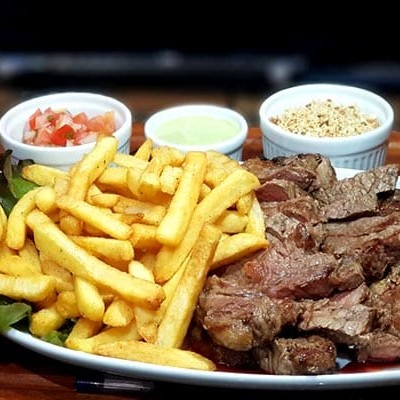 Nosso contra filé acompanha arroz branco soltinho, delicioso feijão, farofa, molho á campanha, batata frita Ou salada. *foto ilustrativa*