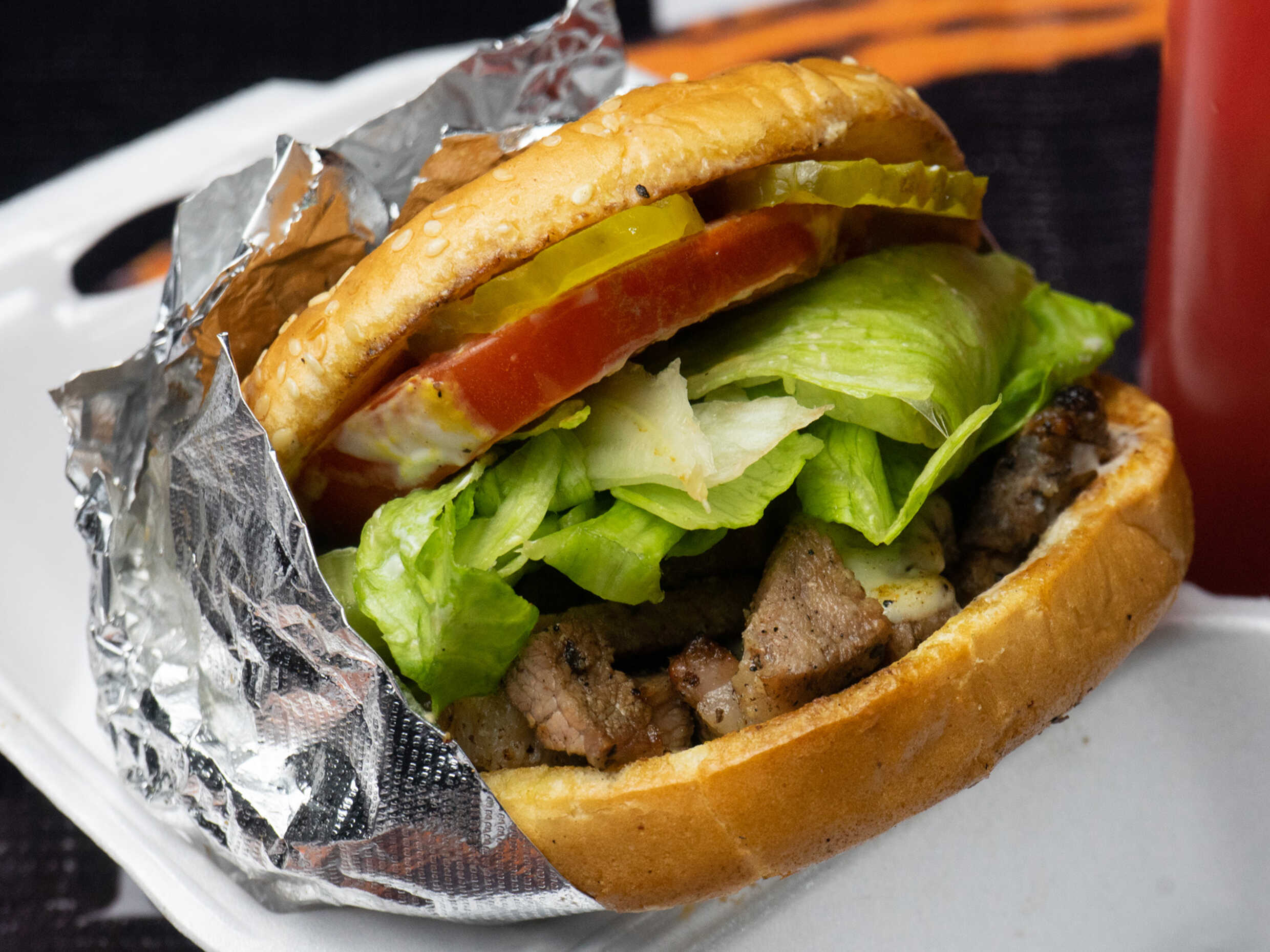 Hamburguesa Sencilla + 1/2 Ord. Papas + Soda Bote