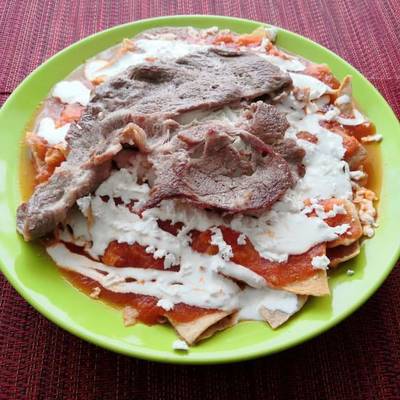 Carne asada con chilaquiles gratinados 9:00am-1:00
