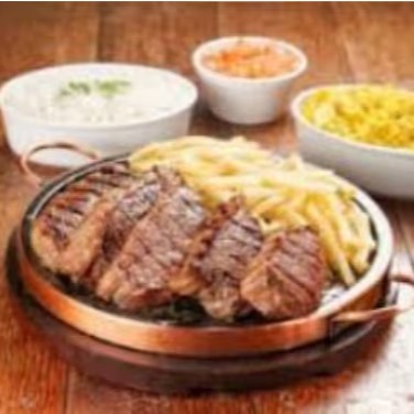 ma deliciosa carne de picanha na pedra com queijo coalho e alho torrado  serve ate 3 pessoas  com arroz, feijão, farofa de ovos, batata frita e molho a campanha  C