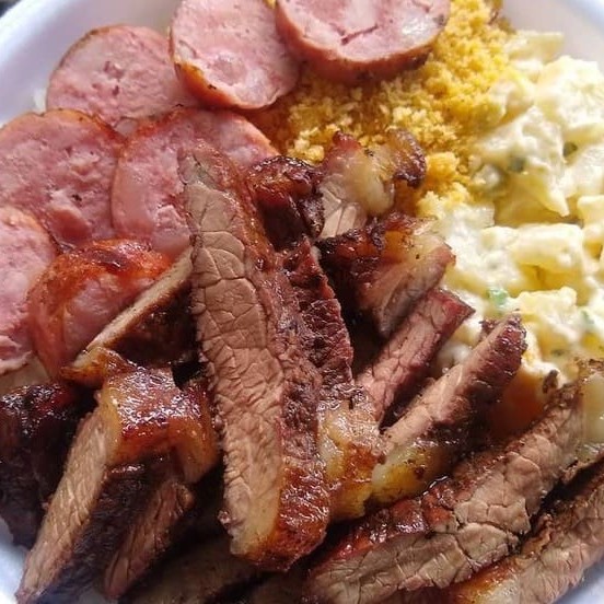 Marmita M - Contra Filé e Linguiça com arroz, feijão, farofa e maionese. Vinagrete vai separado. *foto meramente ilustrativa