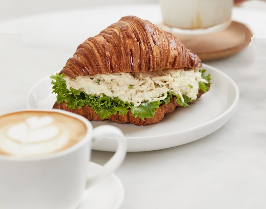 Croissant Clásico más Café Americano